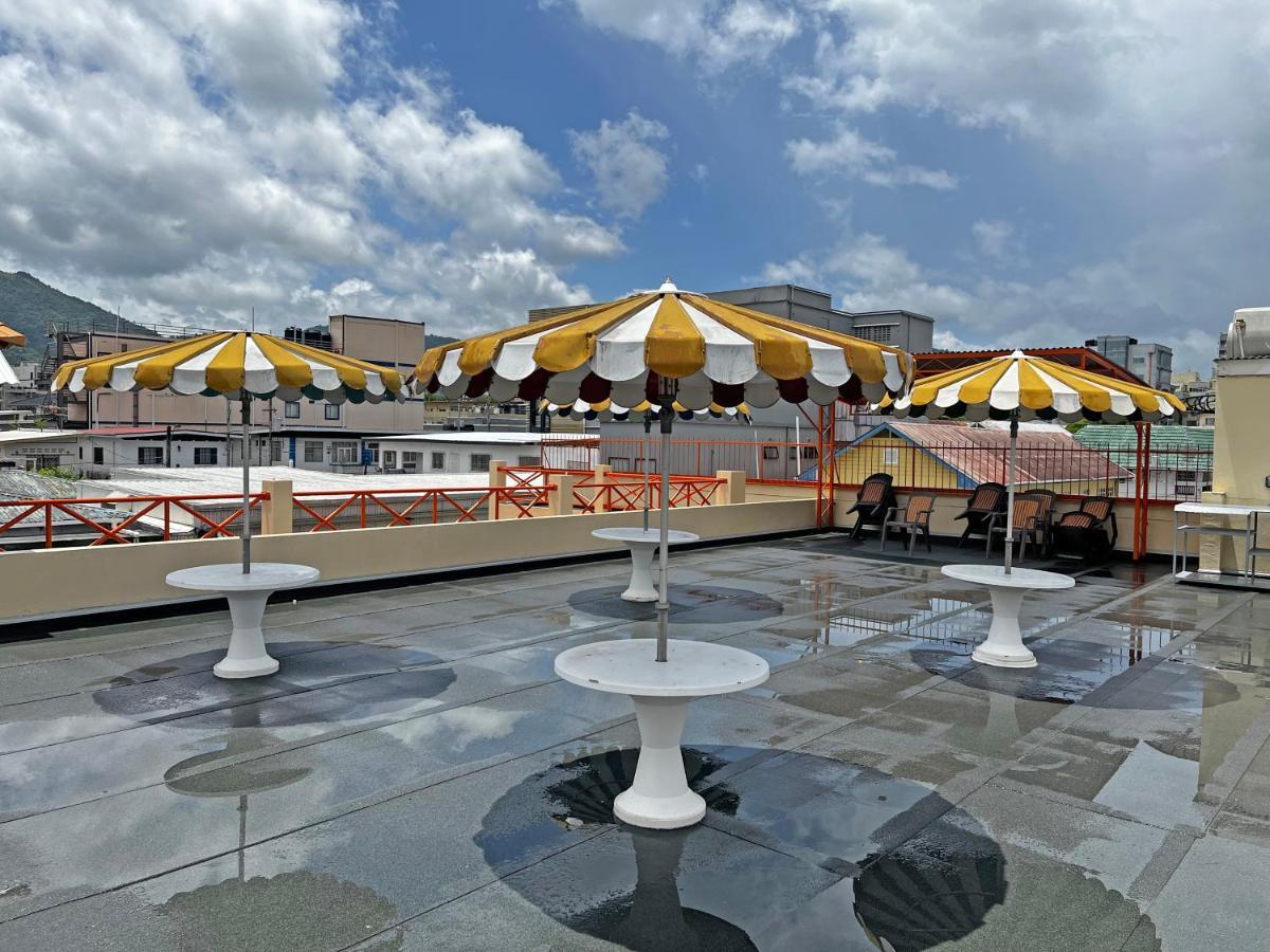 Sundeck Suites Boissiere Village 외부 사진
